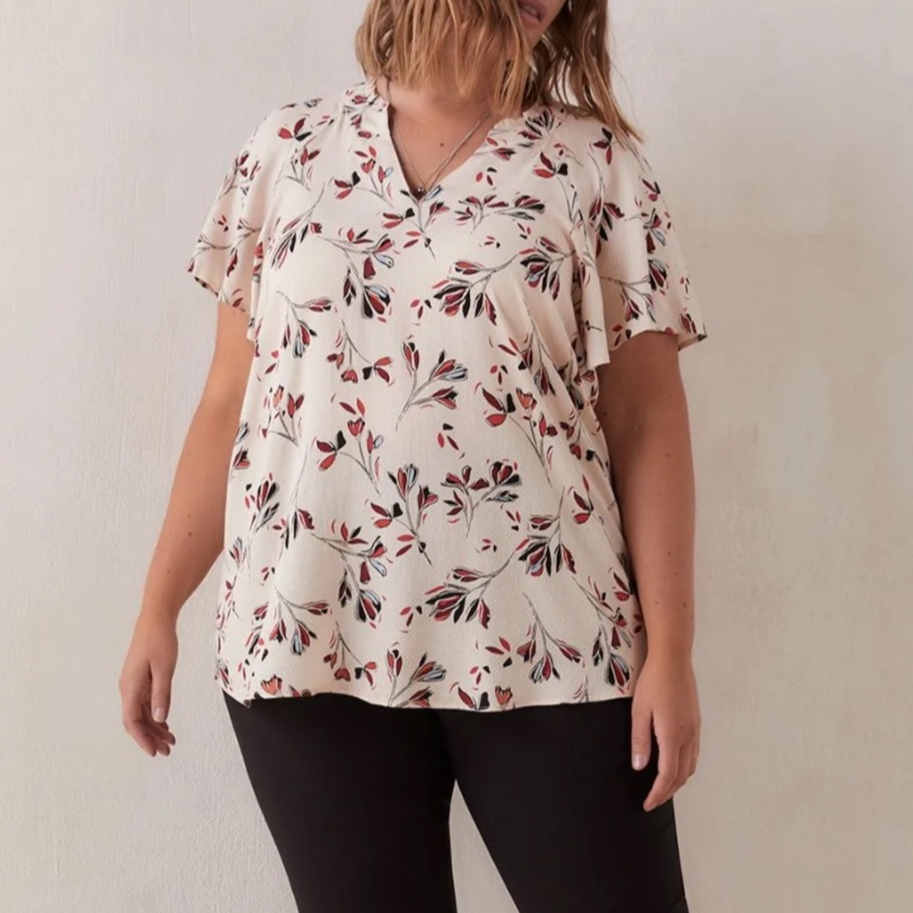 PENNINGTONS flutter sleeve print blouse with ruffles at neckline size 5X NWT